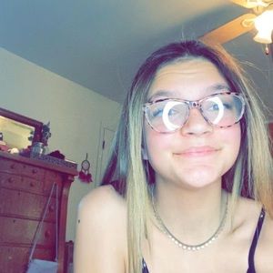 Meet your Posher, Anika